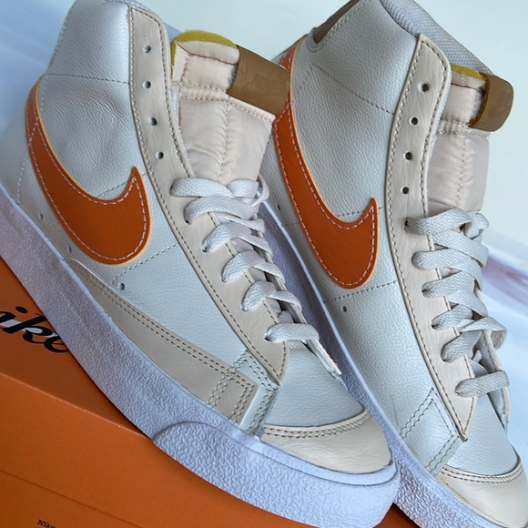 Nike Men’s Blazer Mid '77 EMB
Phantom/Pearl White/ Elemental Gold/Hot Curry - Picture 9 of 16